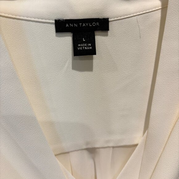 Ann Taylor Cream Tie-Front Blouse – Size Large - Picture 4 of 4